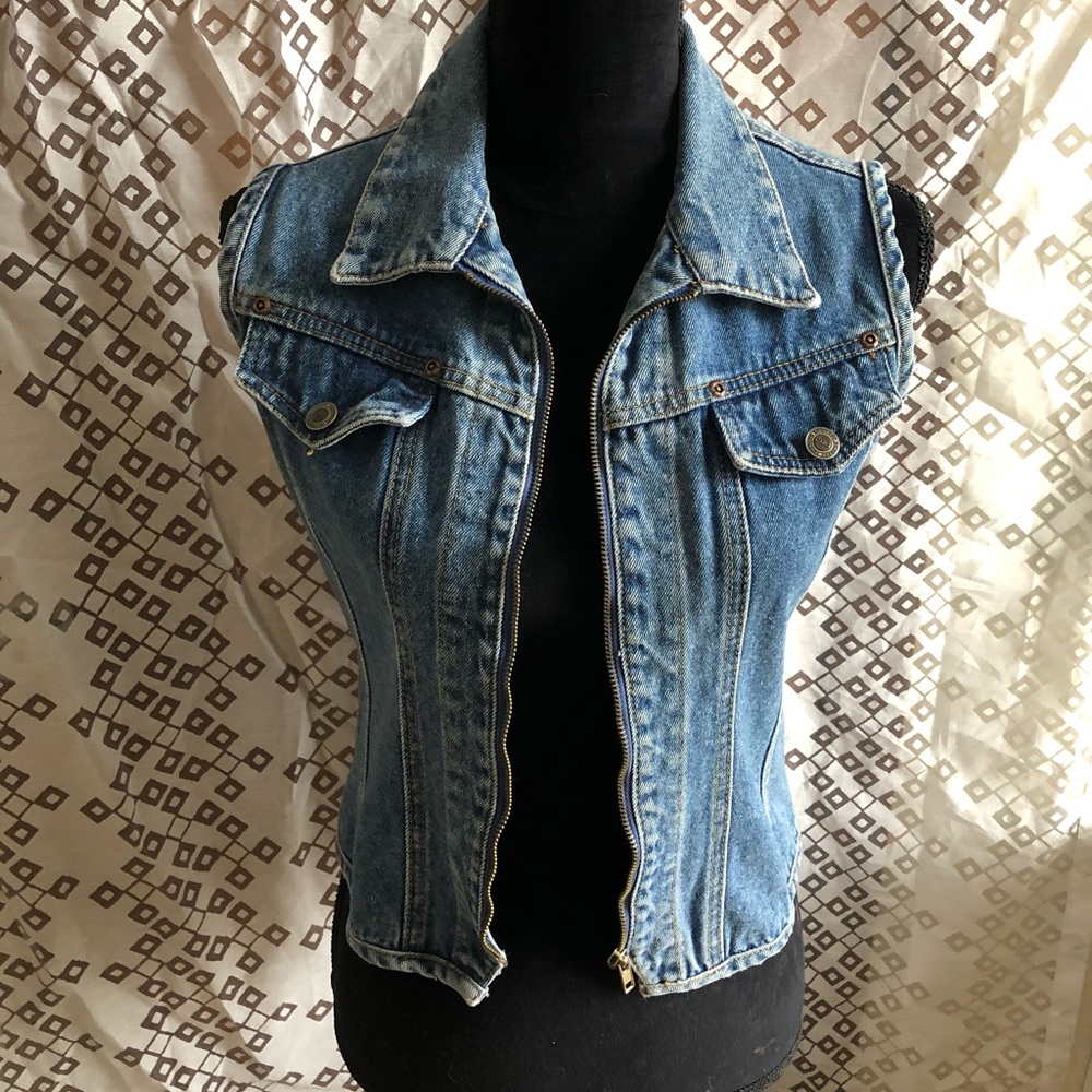Women’s Vintage Sleeveless Denim Vest